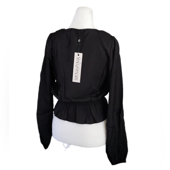 NWT MinkPink Harper Twist Blouse in black, Sz Small, cropped, long sleeve v-neck - Picture 5 of 12
